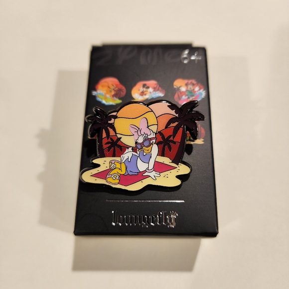 Loungefly Disney Mickey & Friends Daisy Sunset Beach Blind Box Pin Opened - Picture 2 of 11